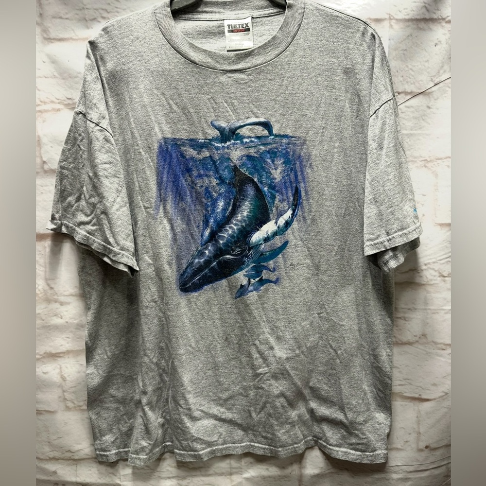 Vtg.  Whale tshirt XL‎ Tultex tag